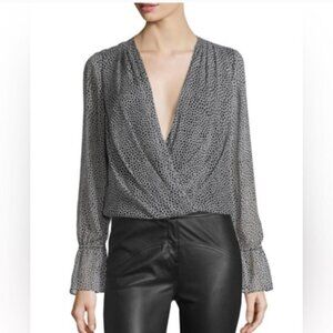 Diane Von Furstenberg Svetlana Silk Faux Wrap Black & White Blouse Size 12